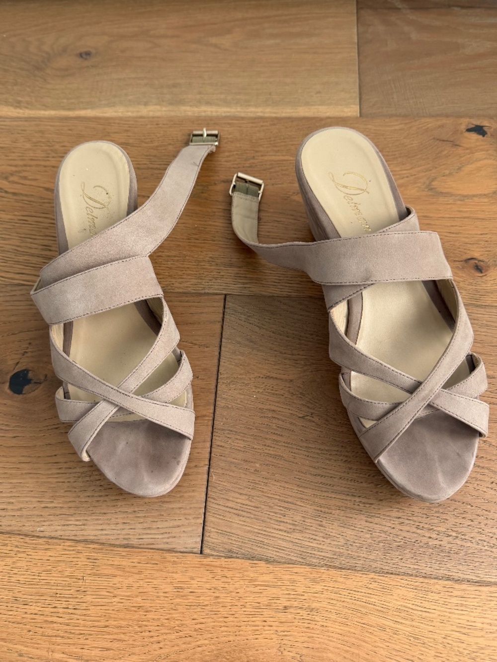 Delman women’s size 9 suede platform wedge sandals